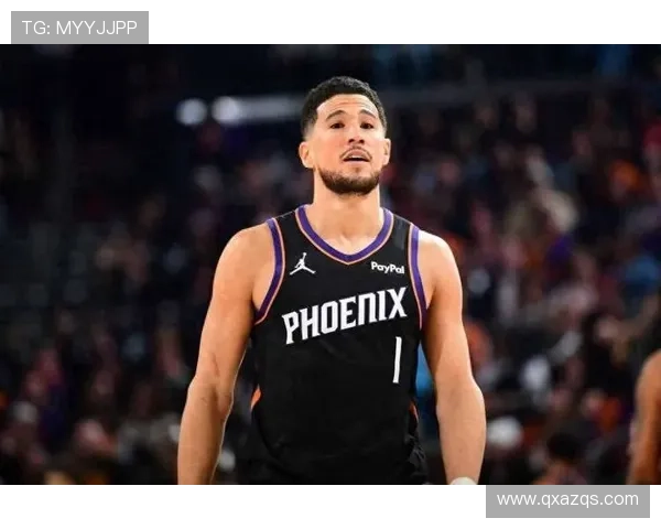 布克称赞马威为防守核心称其场上沟通与快速奔跑至关重要